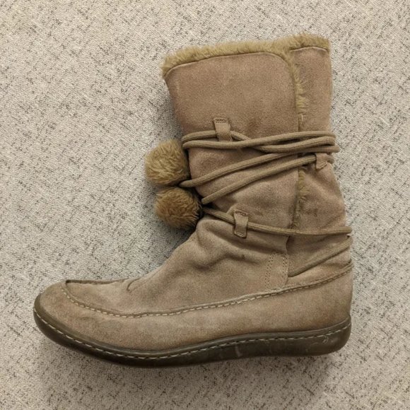 ✨ Vintage 2000s Beige Suede Moccasin Bootie - Picture 1 of 5